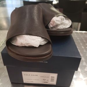 Pair cole Haan slides